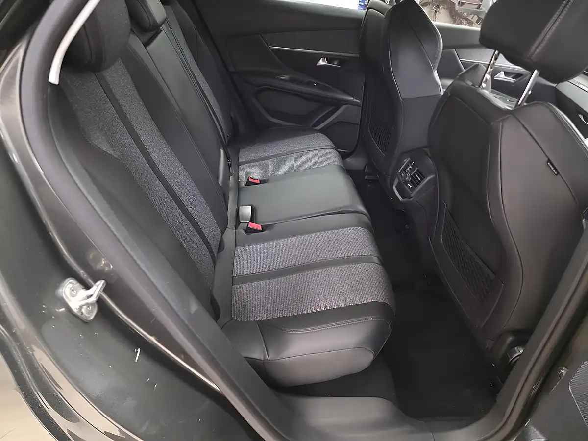 Used 2017 Peugeot 3008 Allure Grey - Interior and Exterior details 14