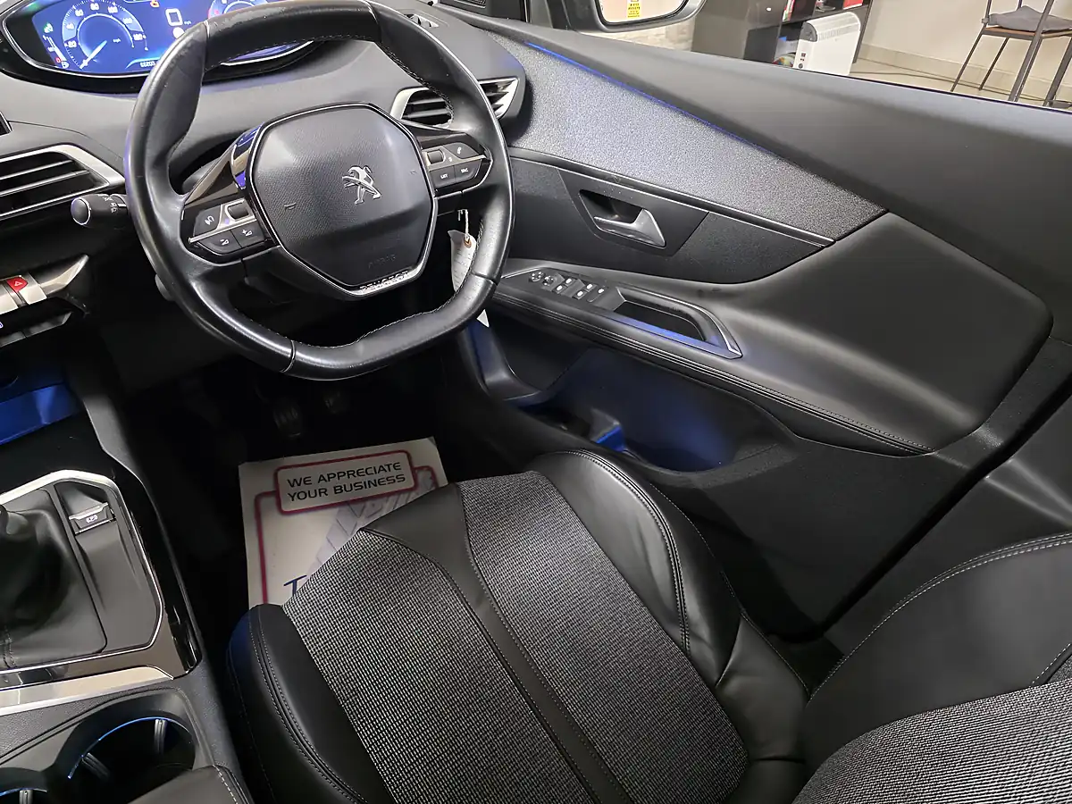 Used 2017 Peugeot 3008 Allure Grey - Interior and Exterior details 17