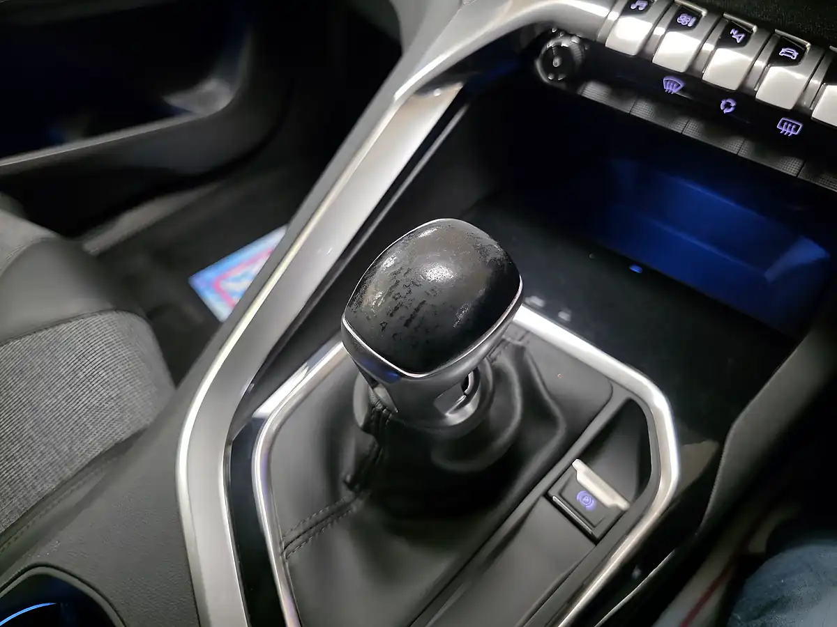 Used 2017 Peugeot 3008 Allure Grey - Interior and Exterior details 9