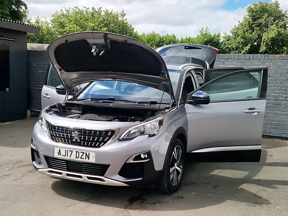 Used 2017 Peugeot 3008 Allure Grey - Interior and Exterior details 10