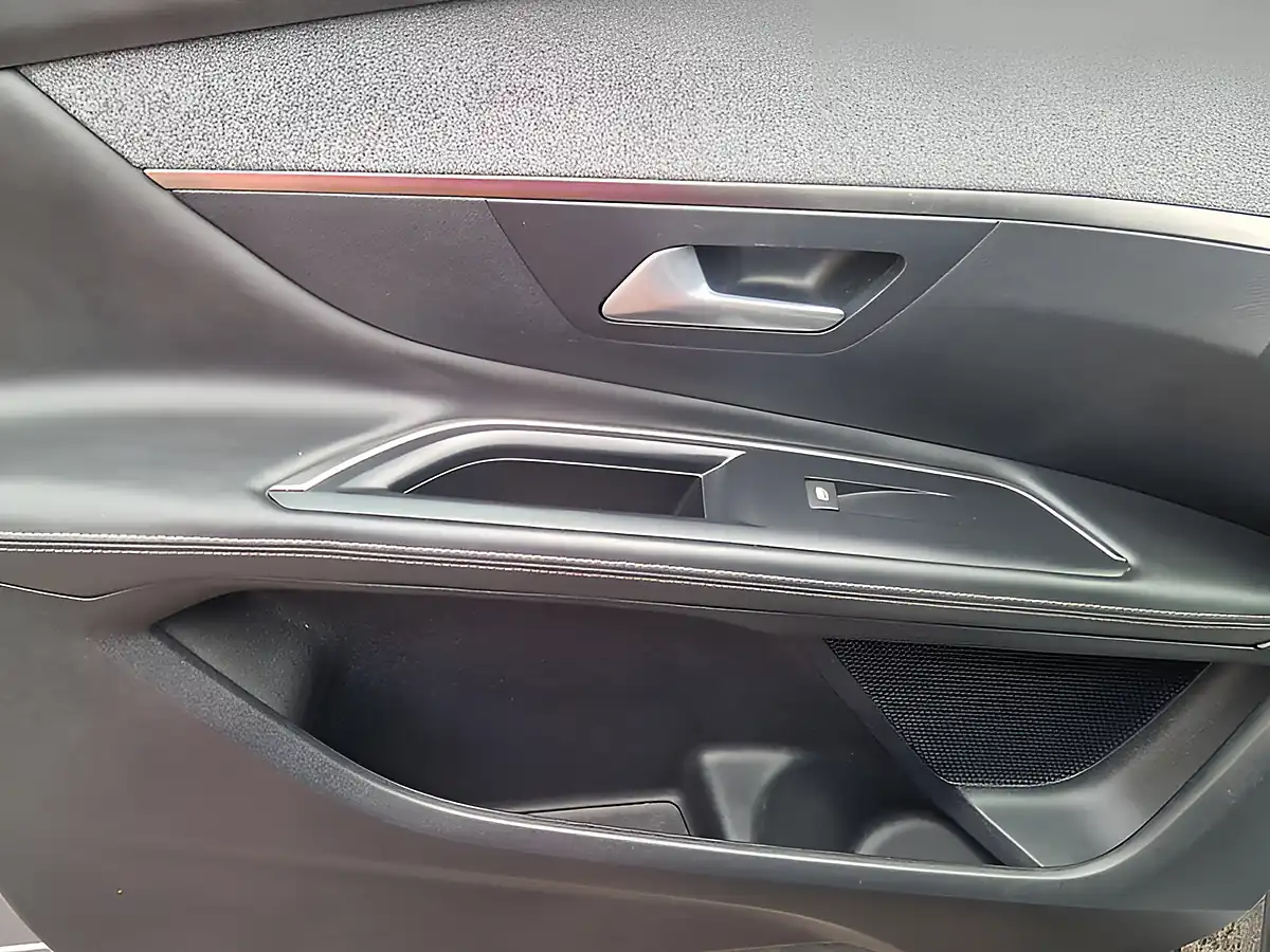 Used 2017 Peugeot 3008 Allure Grey - Interior and Exterior details 16
