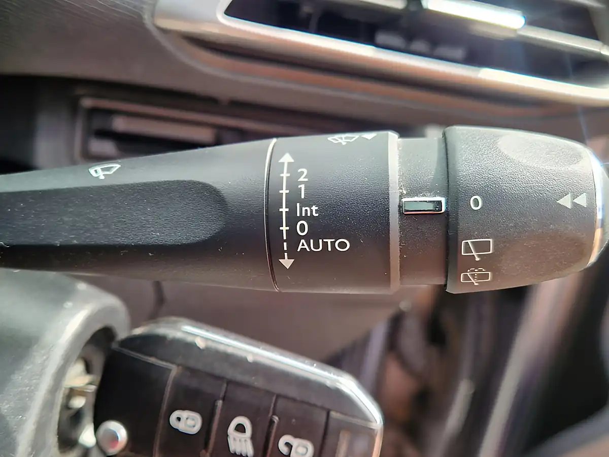 Used 2017 Peugeot 3008 Allure Grey - Interior and Exterior details 18