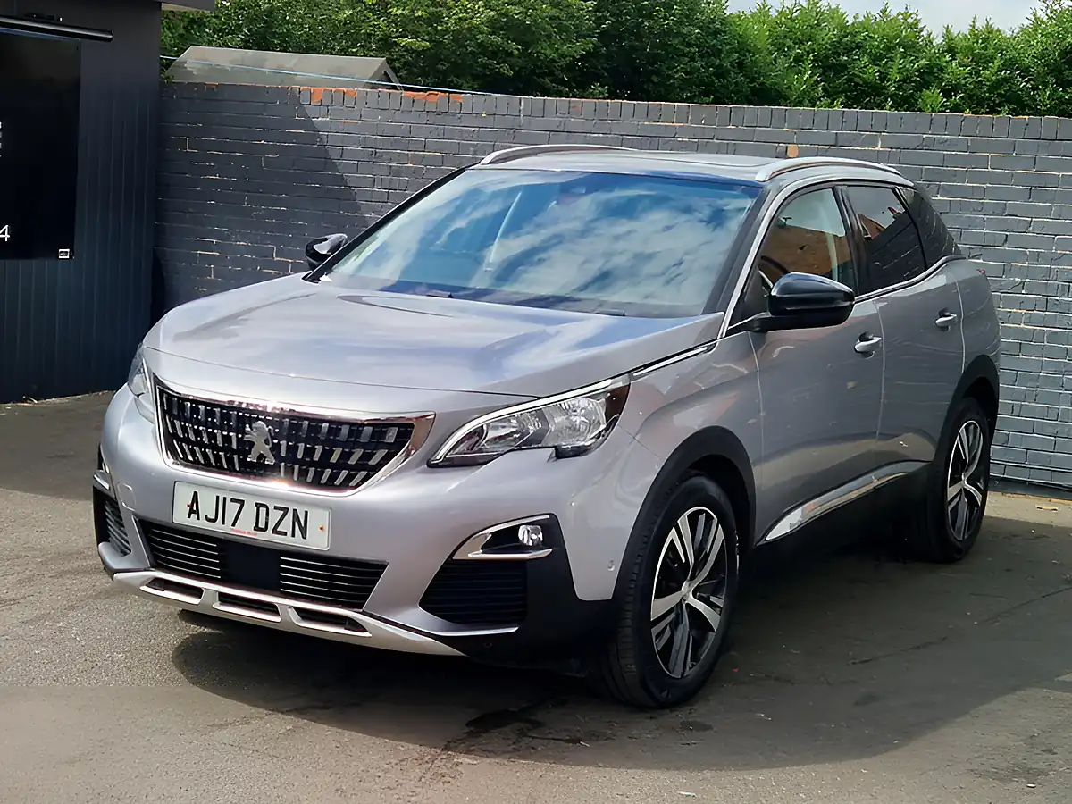 Used 2017 Peugeot 3008 Allure Grey - Interior and Exterior details 5