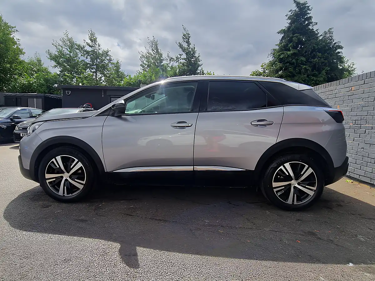 Used 2017 Peugeot 3008 Allure Grey - Interior and Exterior details 6