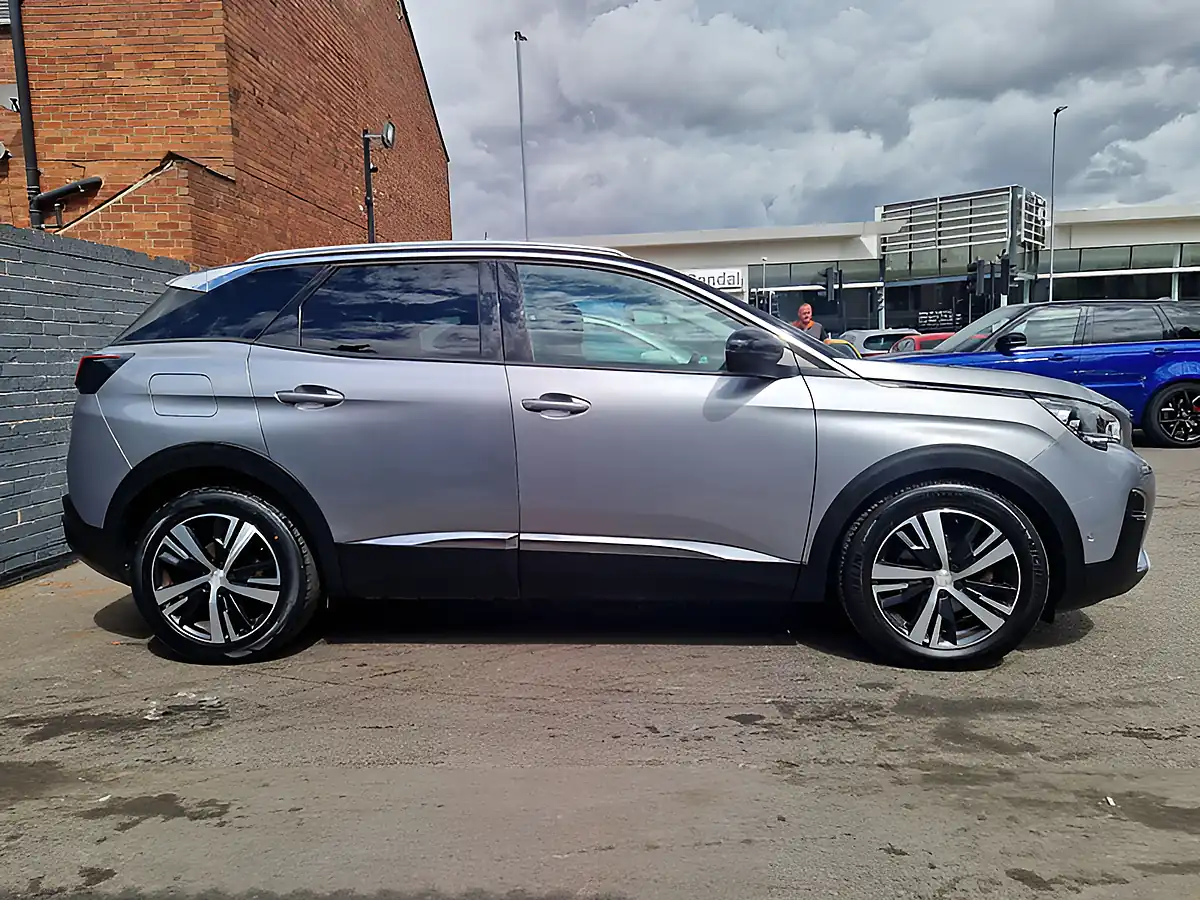Used 2017 Peugeot 3008 Allure Grey - Interior and Exterior details 7