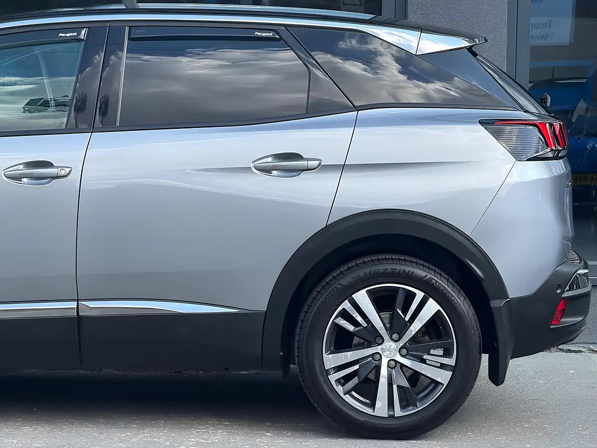 Used 2017 Peugeot 3008 Allure Grey - Interior and Exterior details 11