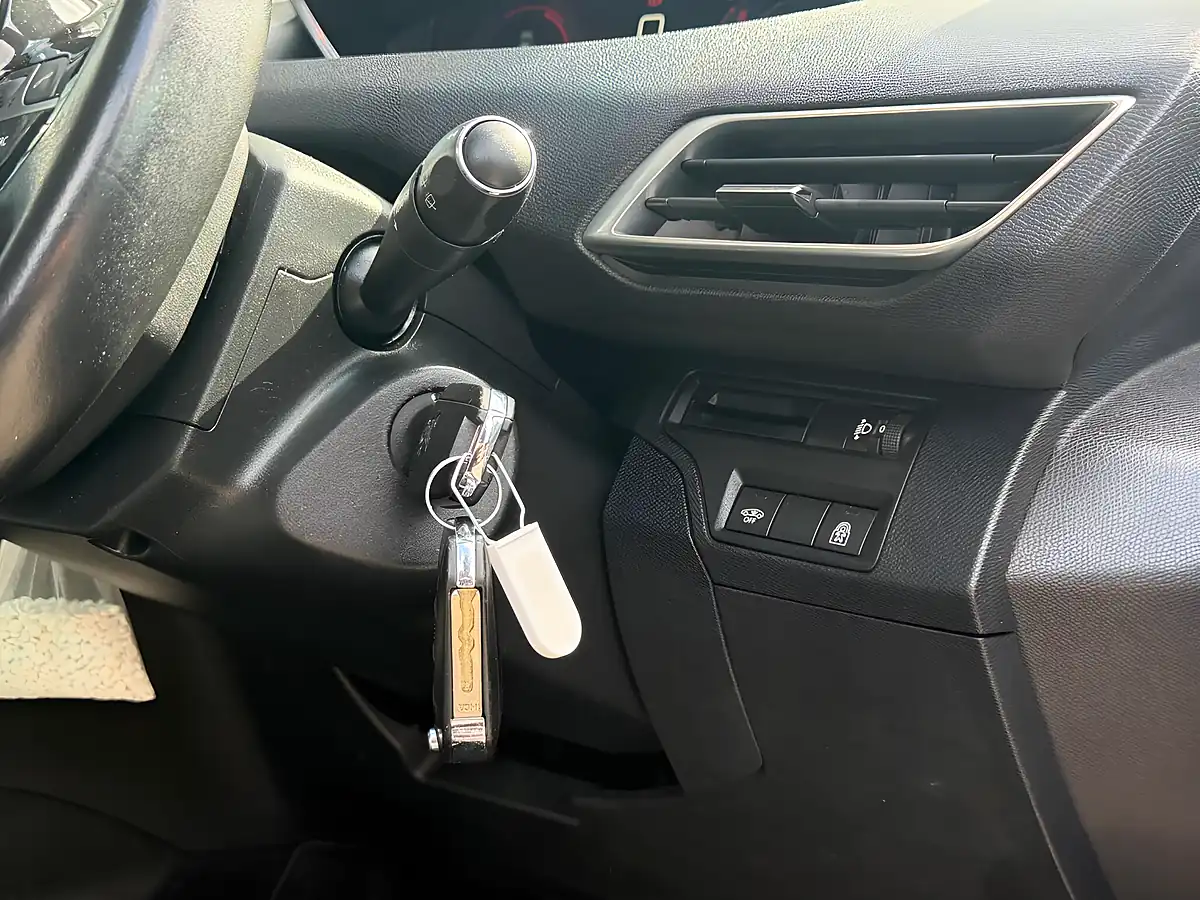 Used 2017 Peugeot 3008 Allure Grey - Interior and Exterior details 12