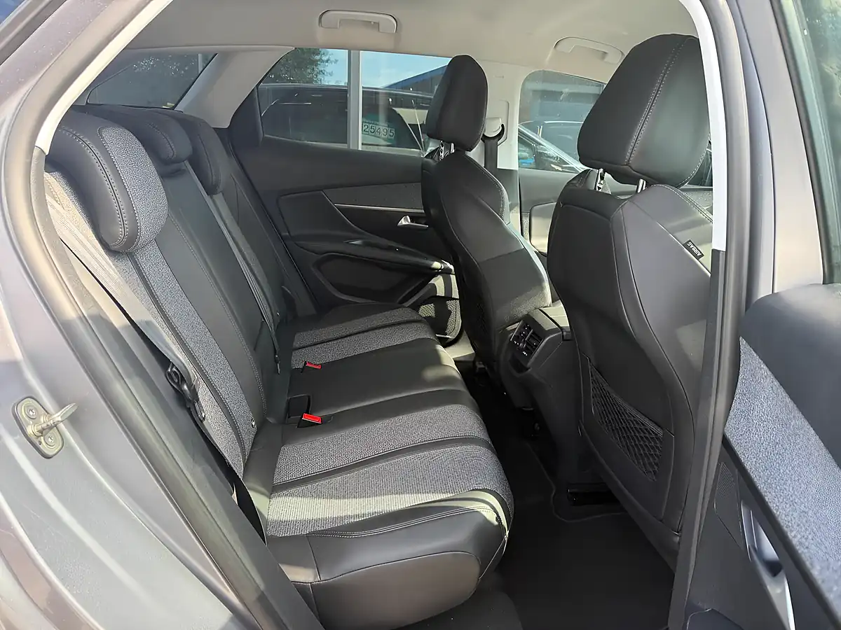 Used 2017 Peugeot 3008 Allure Grey - Interior and Exterior details 17