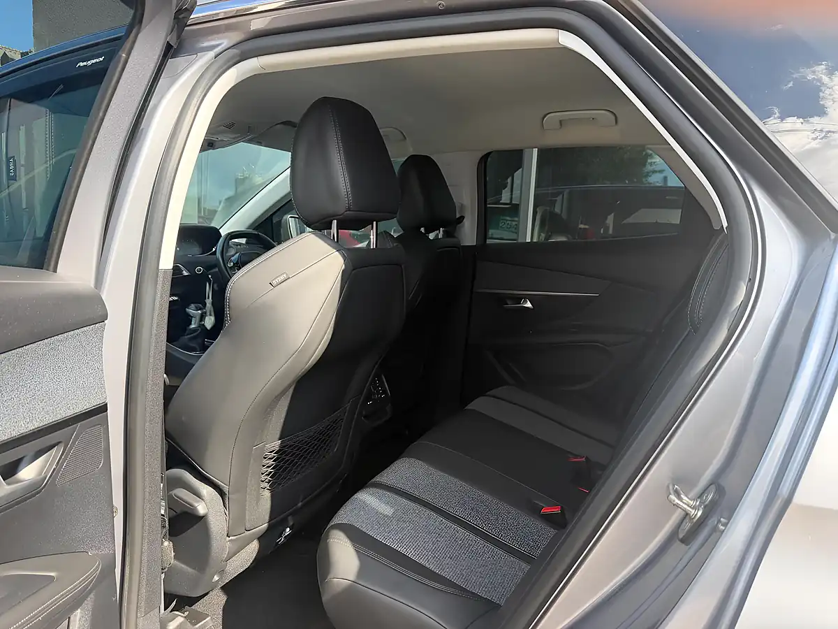 Used 2017 Peugeot 3008 Allure Grey - Interior and Exterior details 18