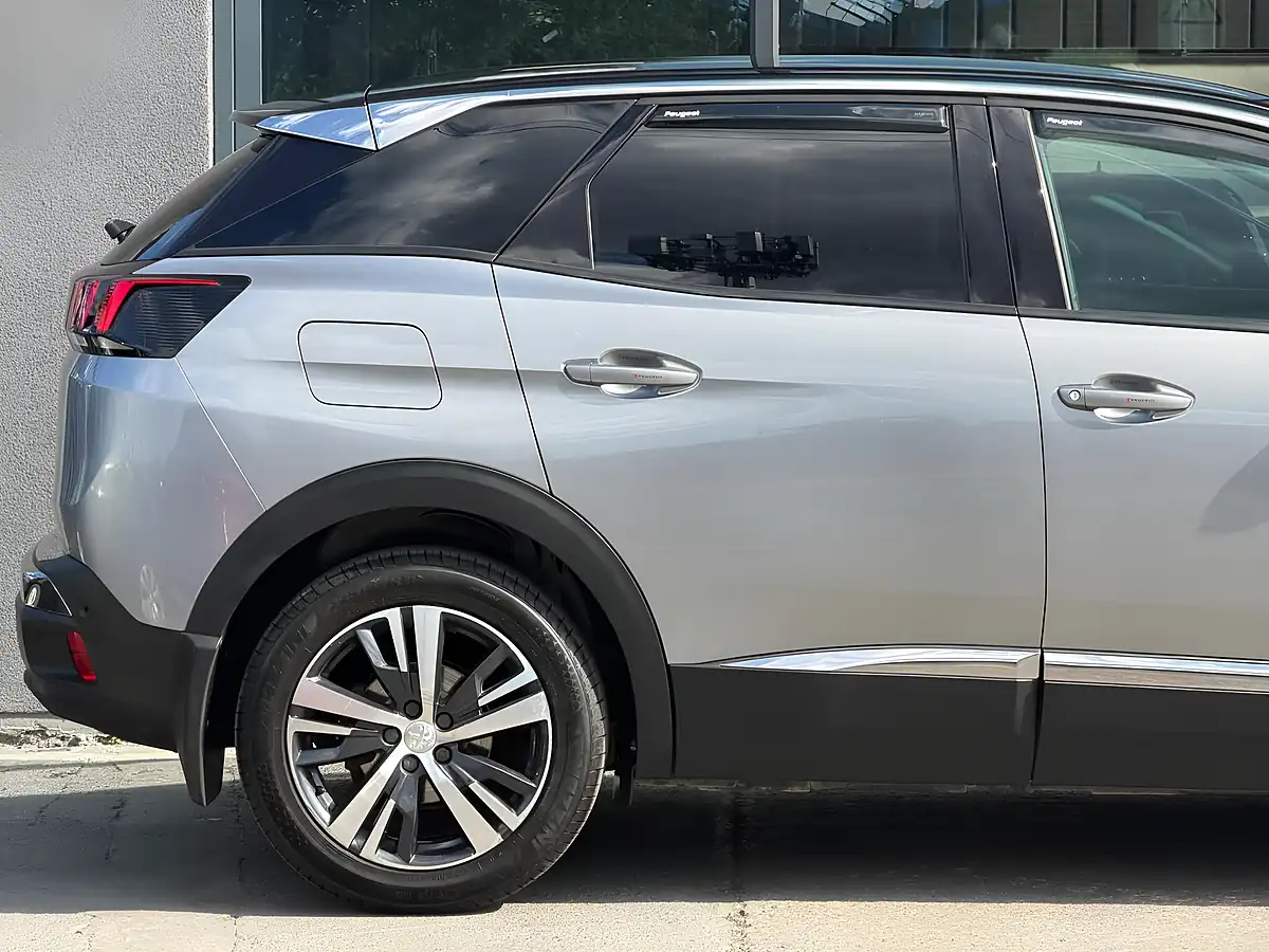 Used 2017 Peugeot 3008 Allure Grey - Interior and Exterior details 8