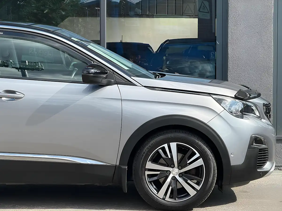 Used 2017 Peugeot 3008 Allure Grey - Interior and Exterior details 9