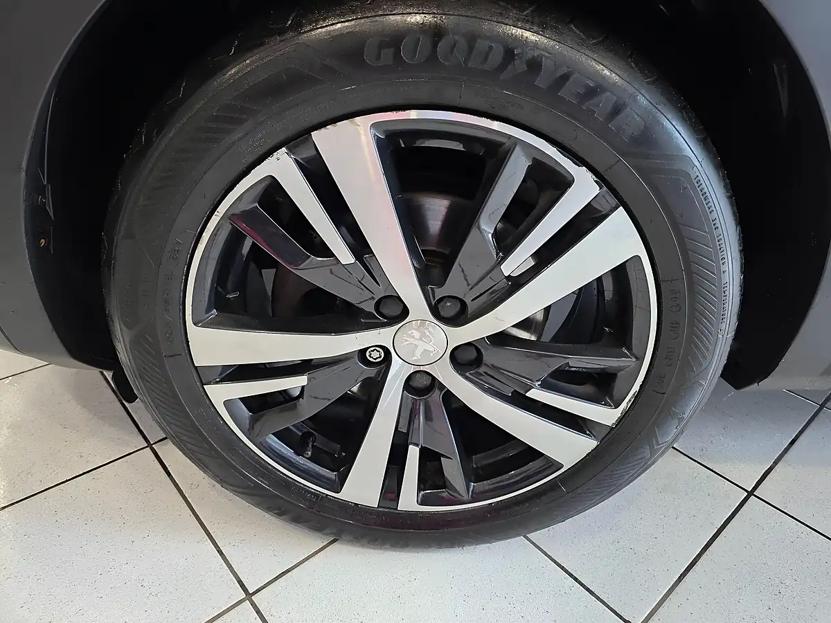 Used 2017 Peugeot 3008 Allure Grey - Interior and Exterior details 11