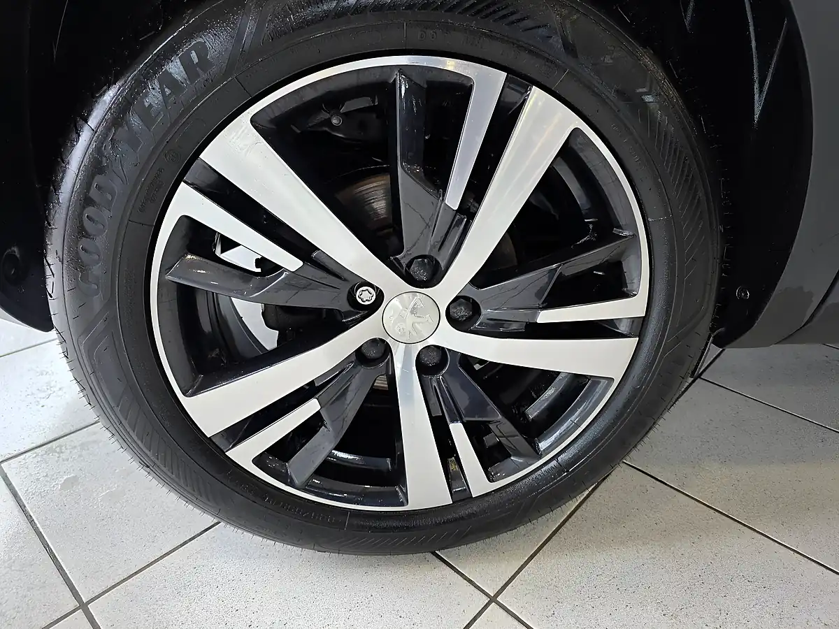 Used 2017 Peugeot 3008 Allure Grey - Interior and Exterior details 12