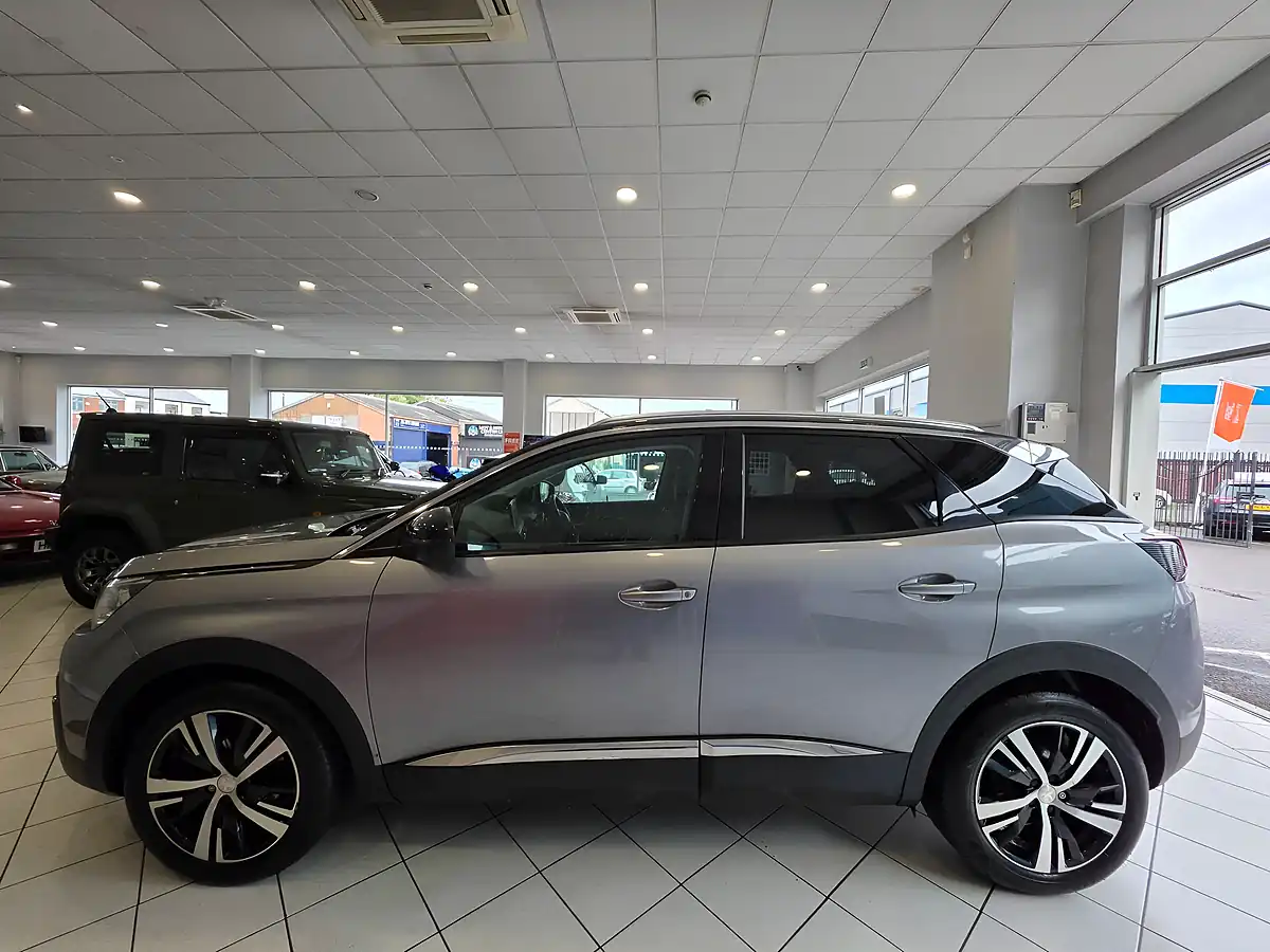 Used 2017 Peugeot 3008 Allure Grey - Interior and Exterior details 6