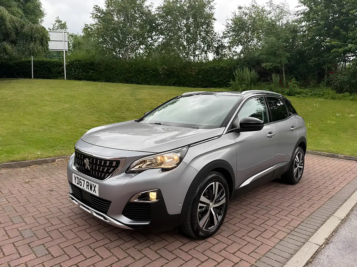 Used 2017 Peugeot 3008 Allure Grey - Front View
