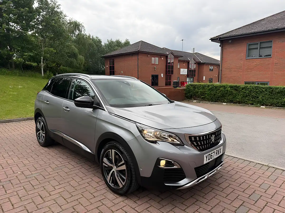 Used 2017 Peugeot 3008 Allure Grey - Interior and Exterior details 11