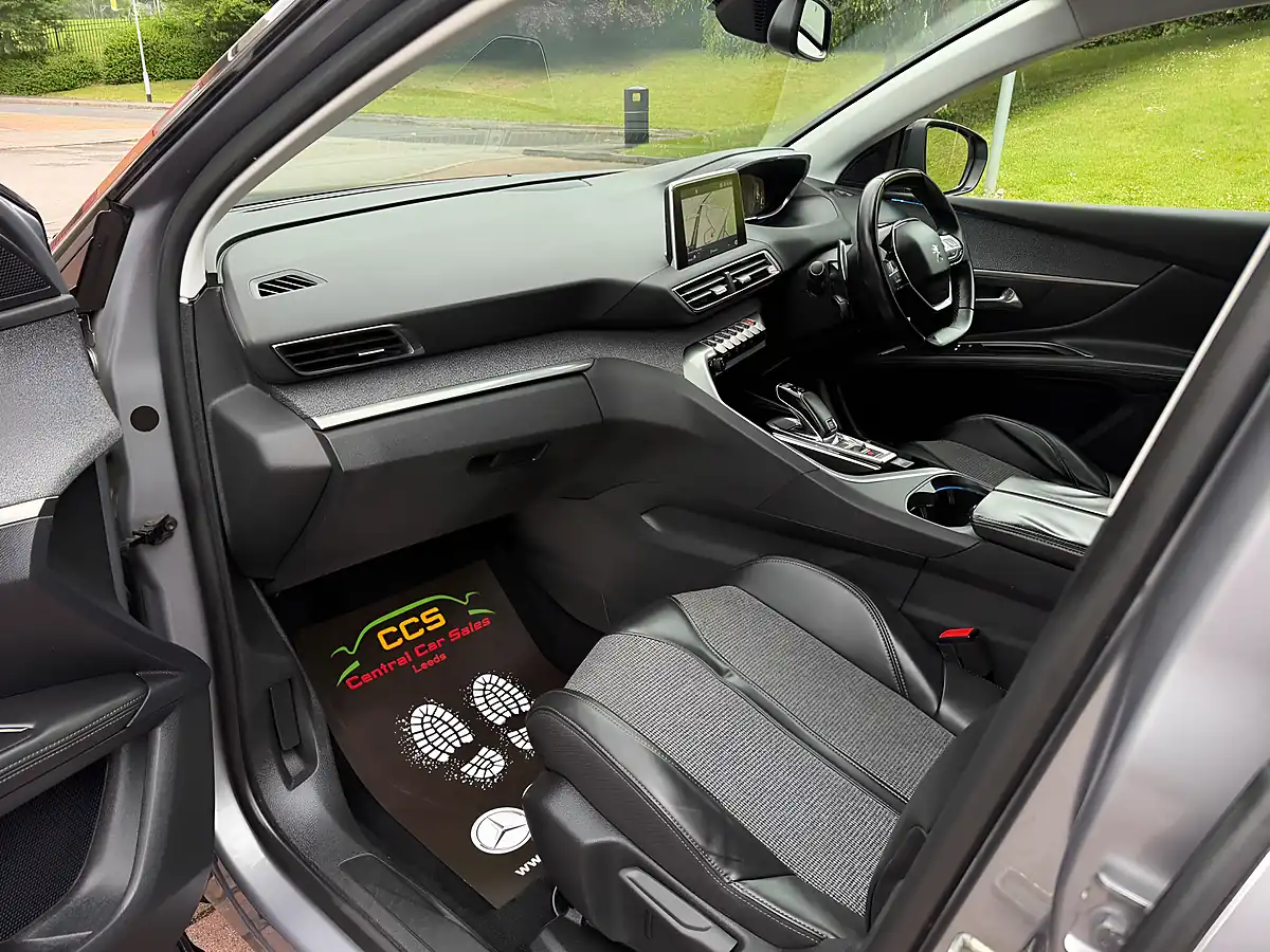 Used 2017 Peugeot 3008 Allure Grey - Interior and Exterior details 12