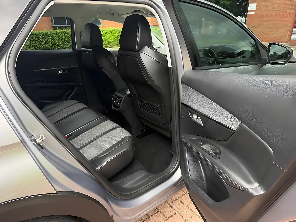 Used 2017 Peugeot 3008 Allure Grey - Interior and Exterior details 13
