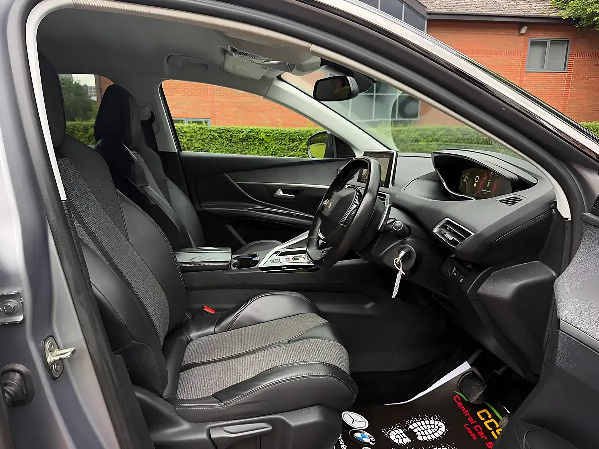 Used 2017 Peugeot 3008 Allure Grey - Interior and Exterior details 15