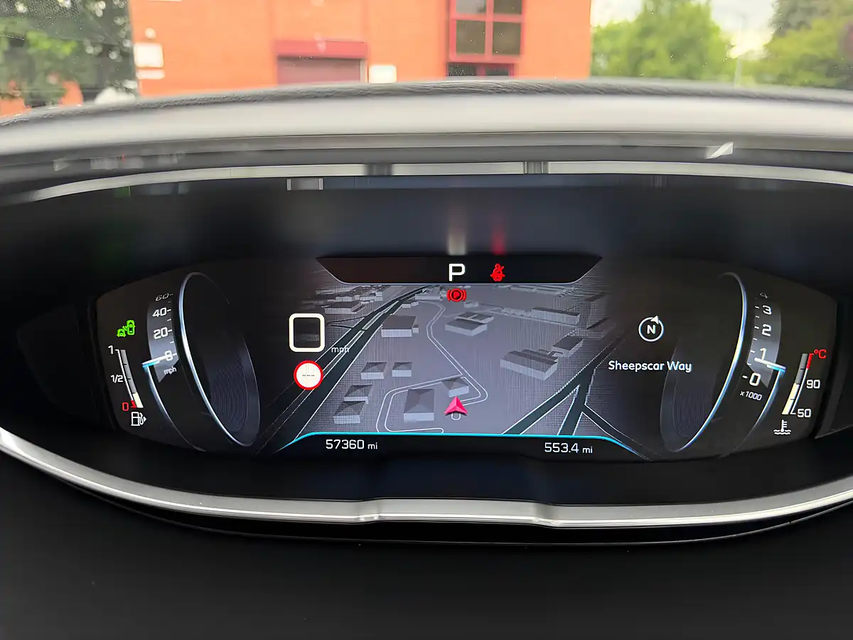 Used 2017 Peugeot 3008 Allure Grey - Interior and Exterior details 16