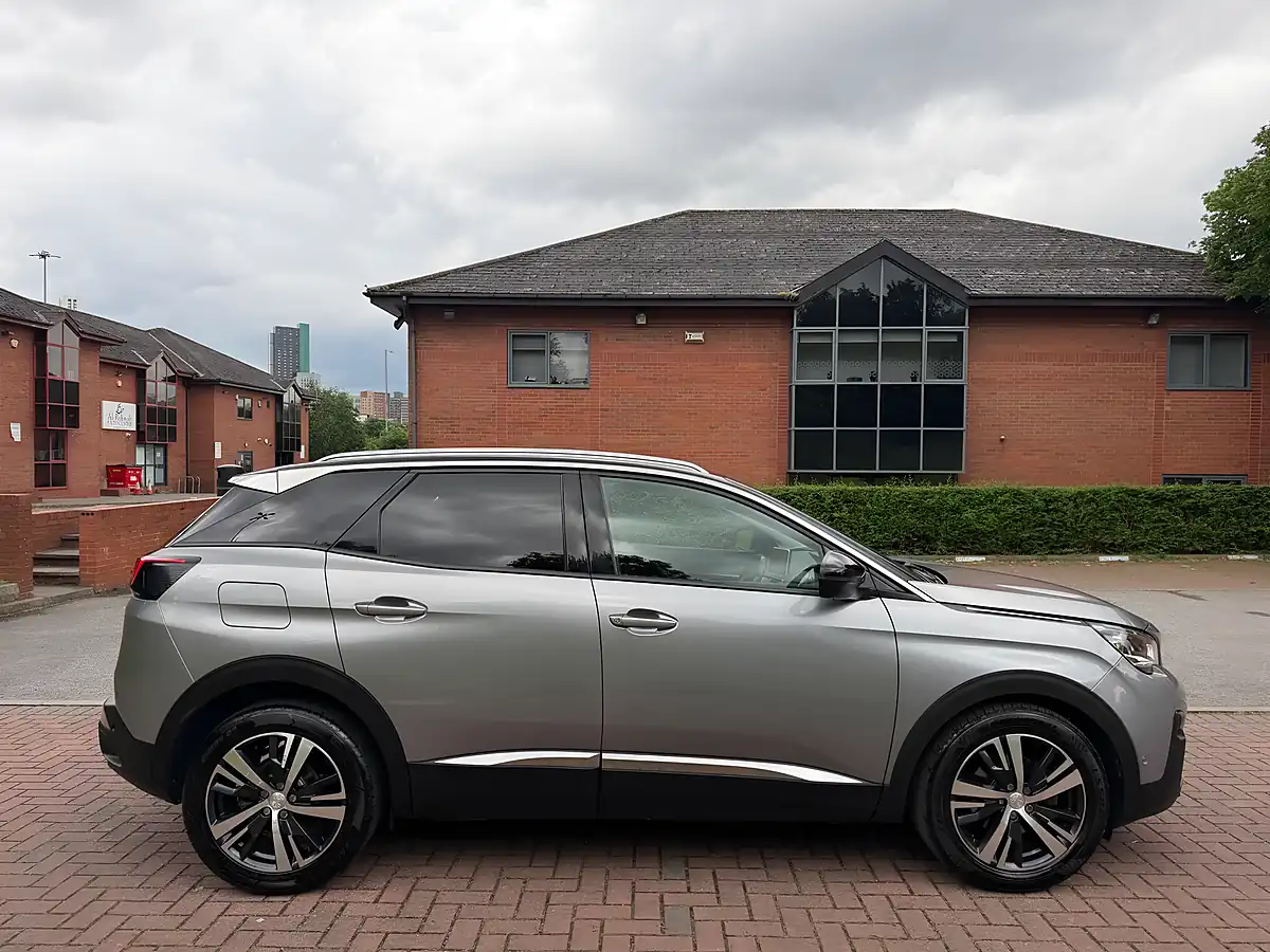Used 2017 Peugeot 3008 Allure Grey - Interior and Exterior details 3