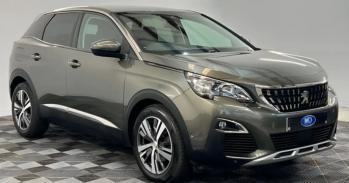 Used 2017 Peugeot 3008 Allure Grey - Front View