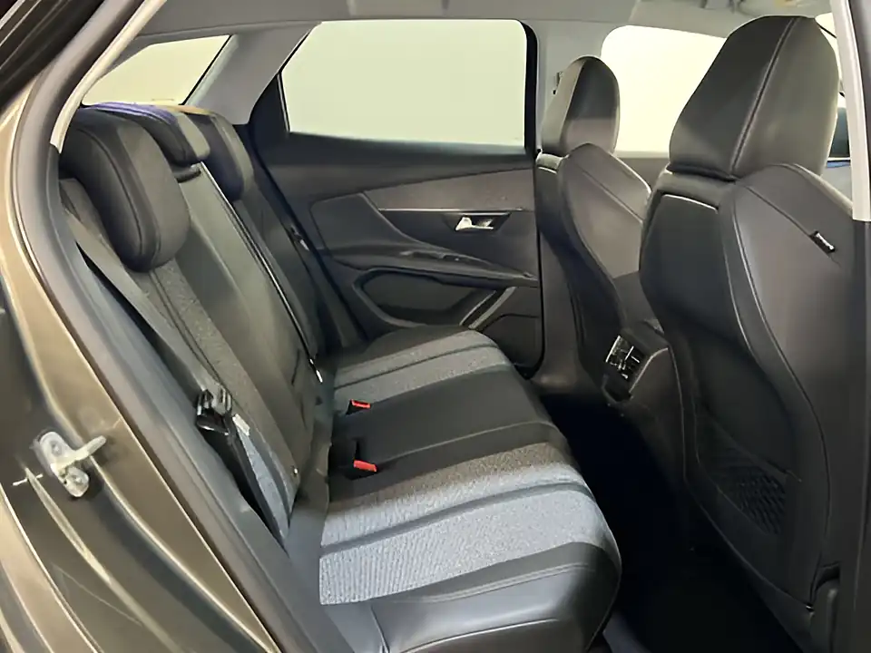 Used 2017 Peugeot 3008 Allure Grey - Interior and Exterior details 17