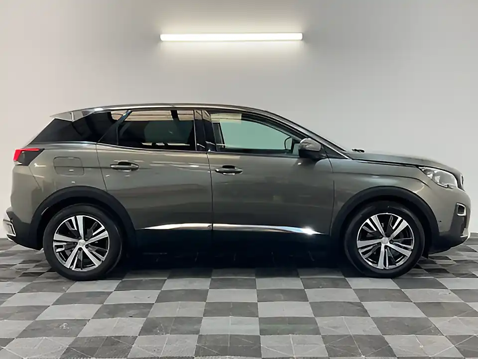 Used 2017 Peugeot 3008 Allure Grey - Interior and Exterior details 2