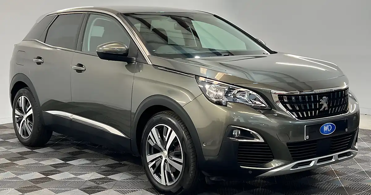 Used 2017 Peugeot 3008 Allure Grey - Front View