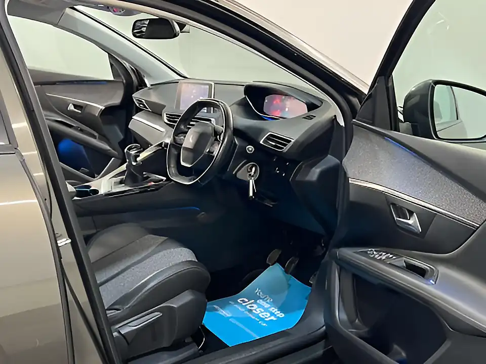 Used 2017 Peugeot 3008 Allure Grey - Interior and Exterior details 11