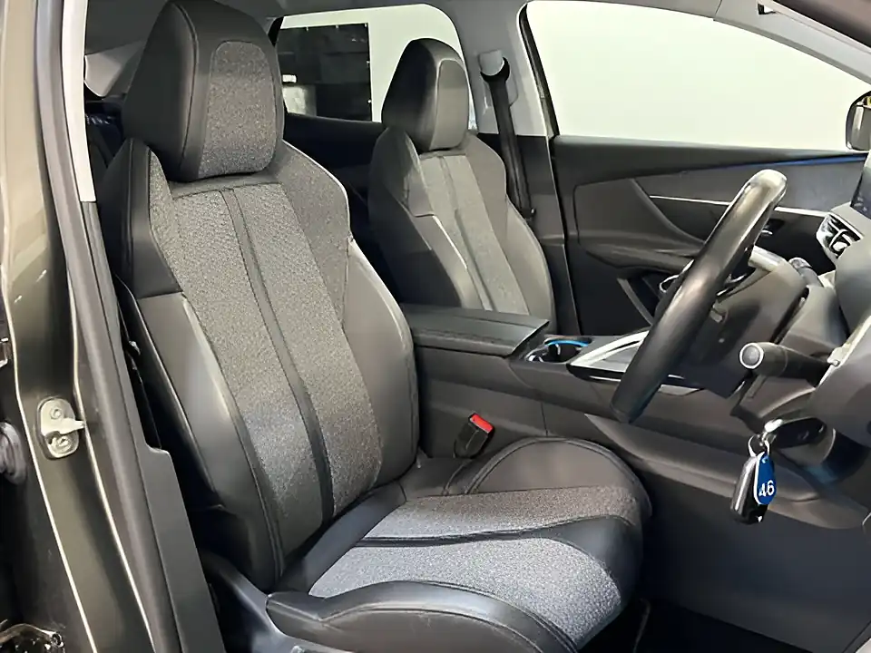Used 2017 Peugeot 3008 Allure Grey - Interior and Exterior details 14