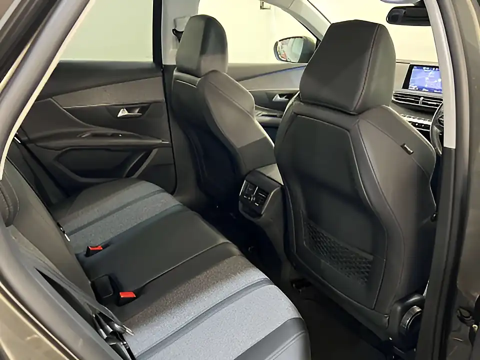 Used 2017 Peugeot 3008 Allure Grey - Interior and Exterior details 16