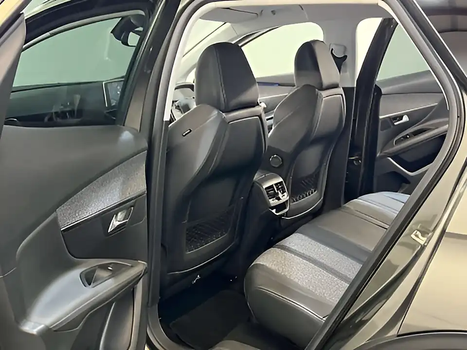 Used 2017 Peugeot 3008 Allure Grey - Interior and Exterior details 18