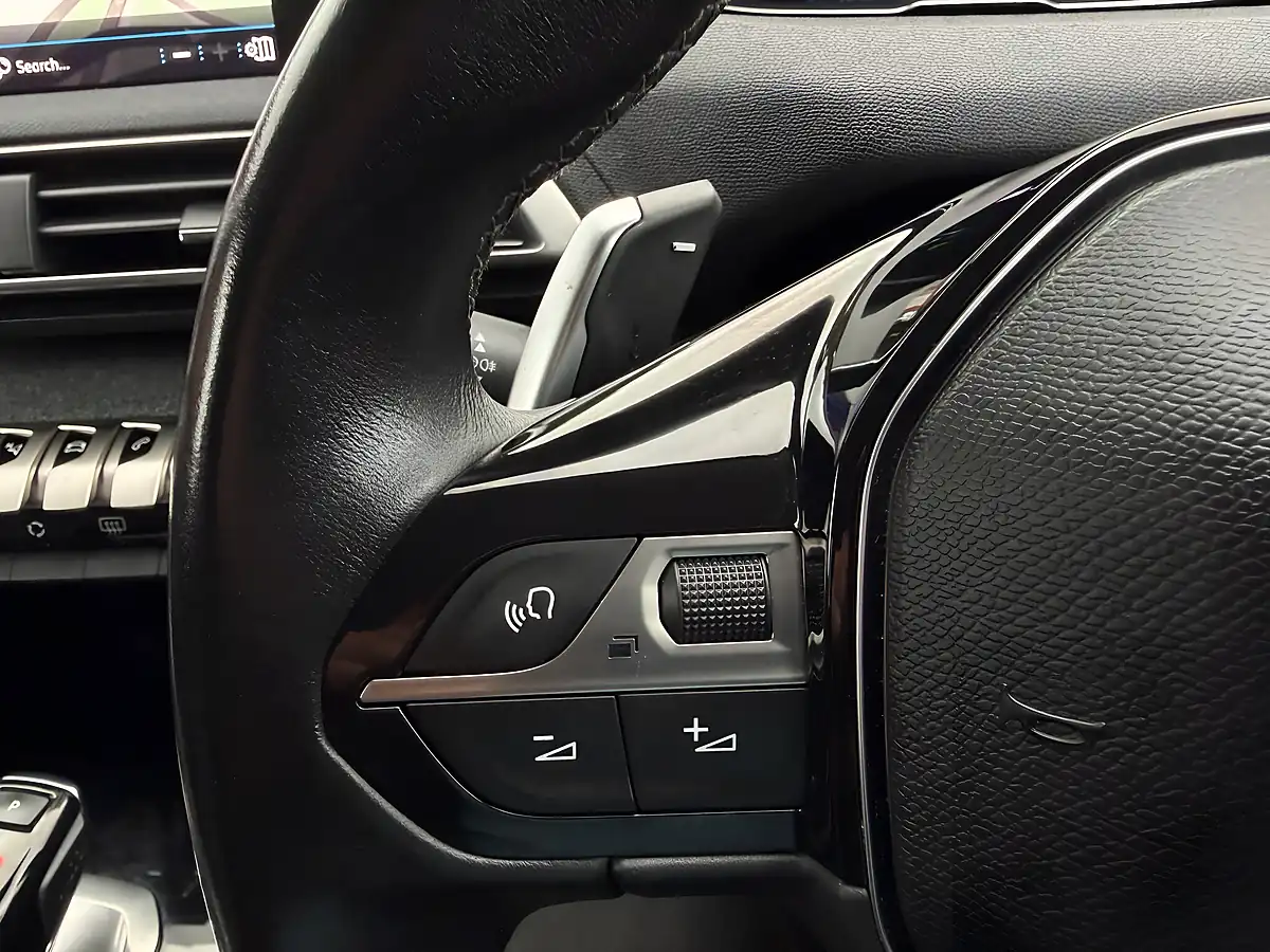 Used 2017 Peugeot 3008 Allure - Interior and Exterior details 17