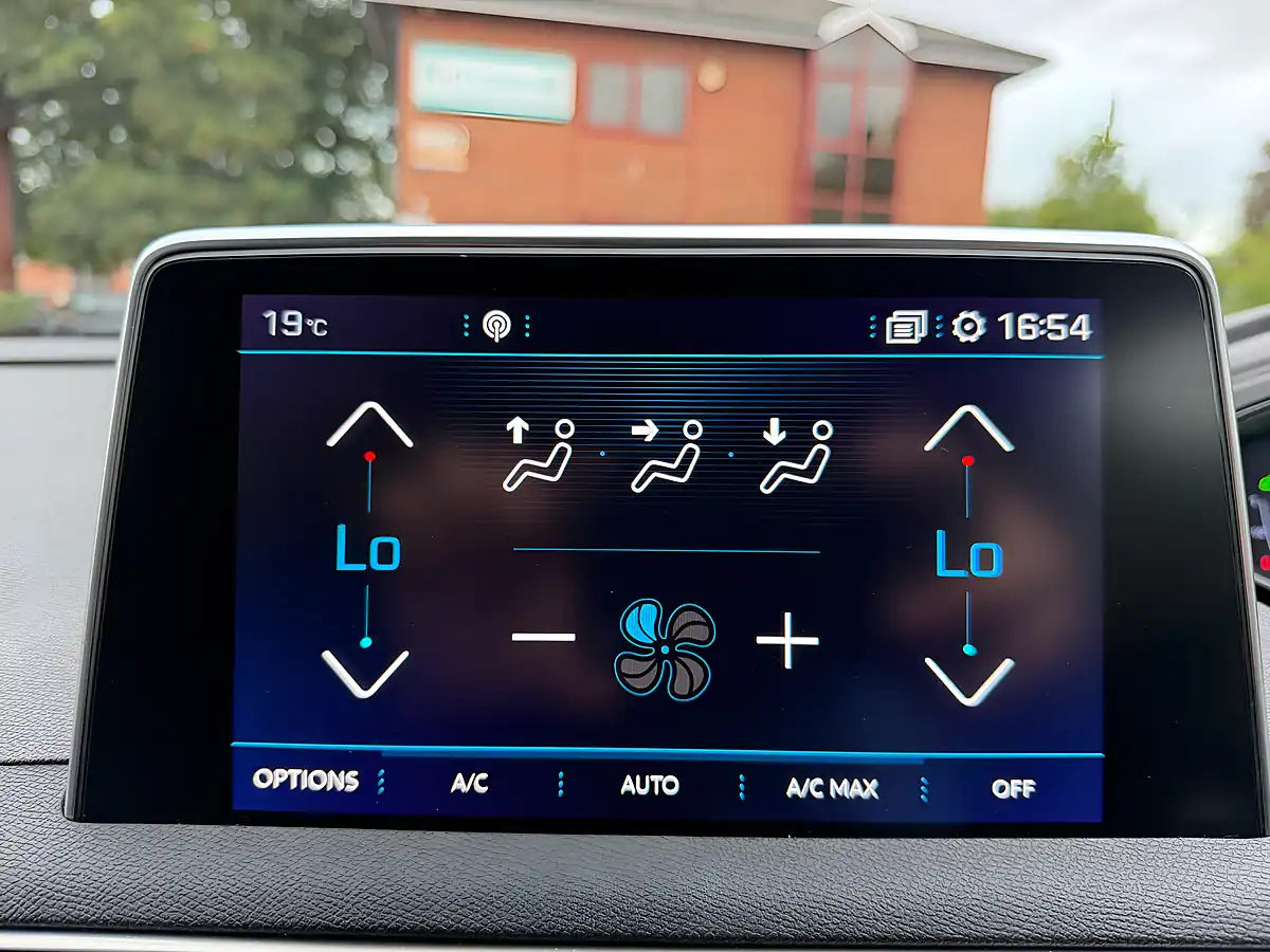 Used 2017 Peugeot 3008 Allure - Interior and Exterior details 18