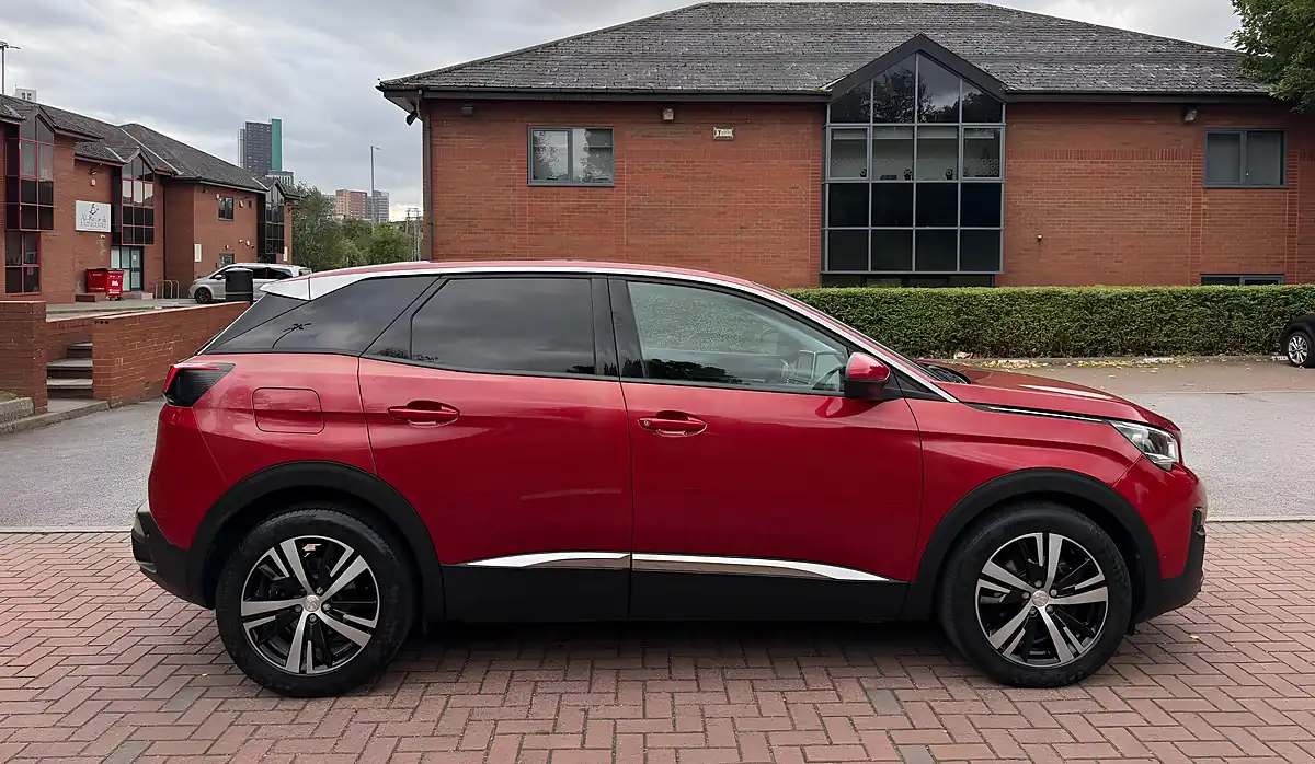 Used 2017 Peugeot 3008 Allure - Interior and Exterior details 5