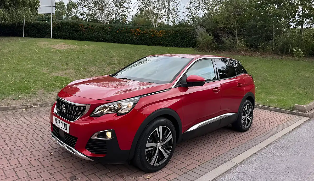 Used 2017 Peugeot 3008 Allure - Interior and Exterior details 6