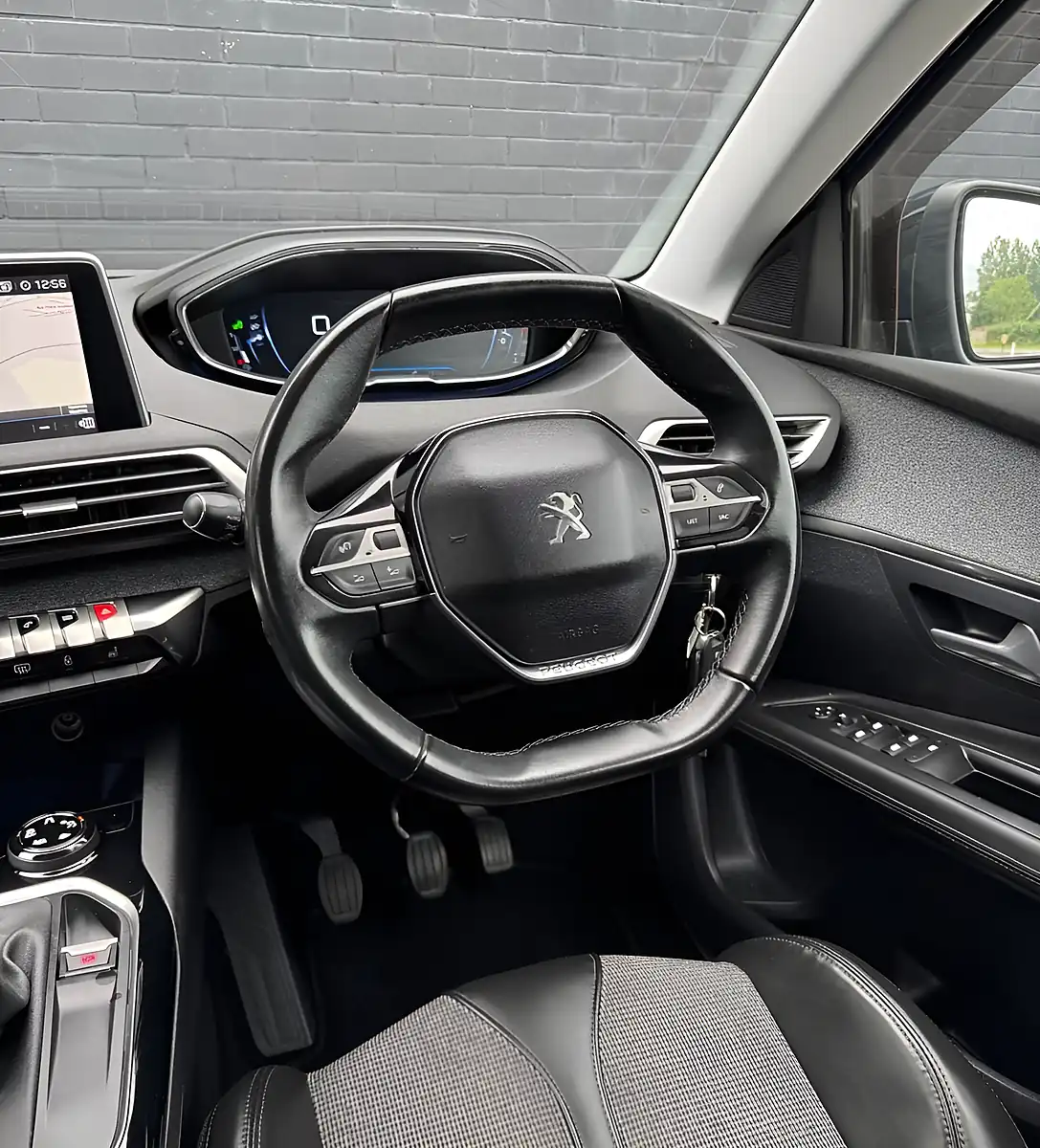 Used 2017 Peugeot 3008 Allure Magnetic Blue - Interior and Exterior details 13