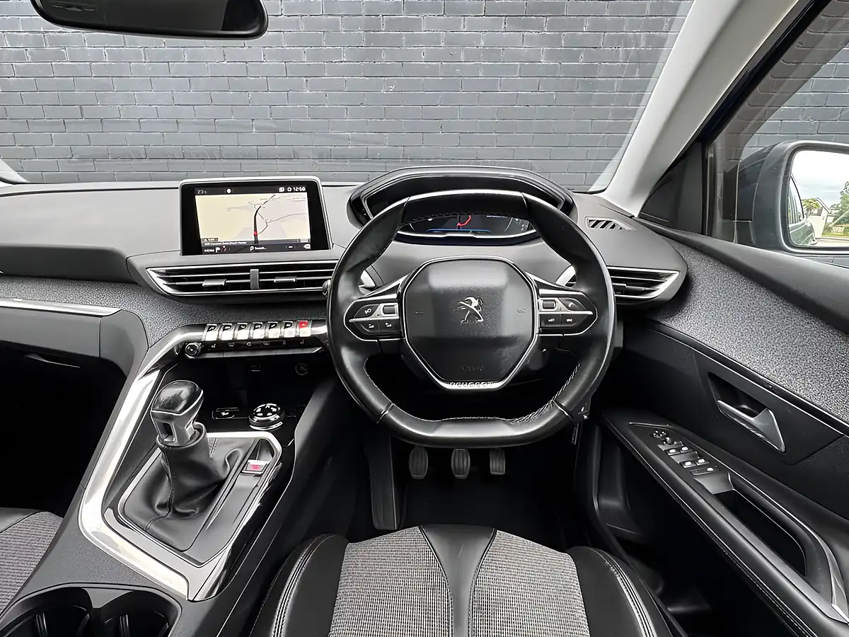 Used 2017 Peugeot 3008 Allure Magnetic Blue - Interior and Exterior details 15