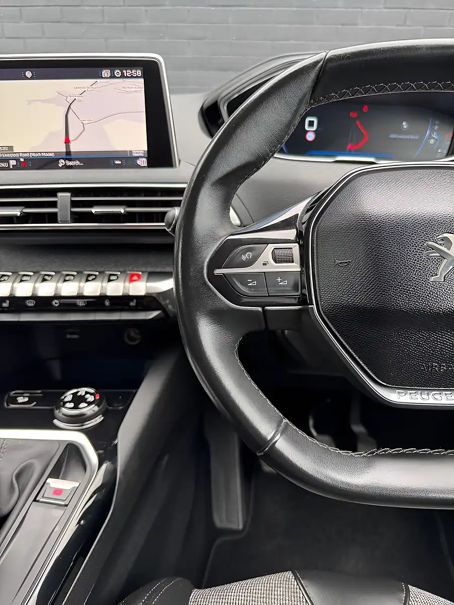 Used 2017 Peugeot 3008 Allure Magnetic Blue - Interior and Exterior details 16