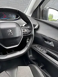 Used 2017 Peugeot 3008 Allure Magnetic Blue - Interior and Exterior details 17