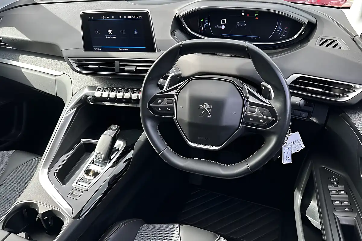 Used 2017 Peugeot 3008 Allure Red - Interior and Exterior details 10