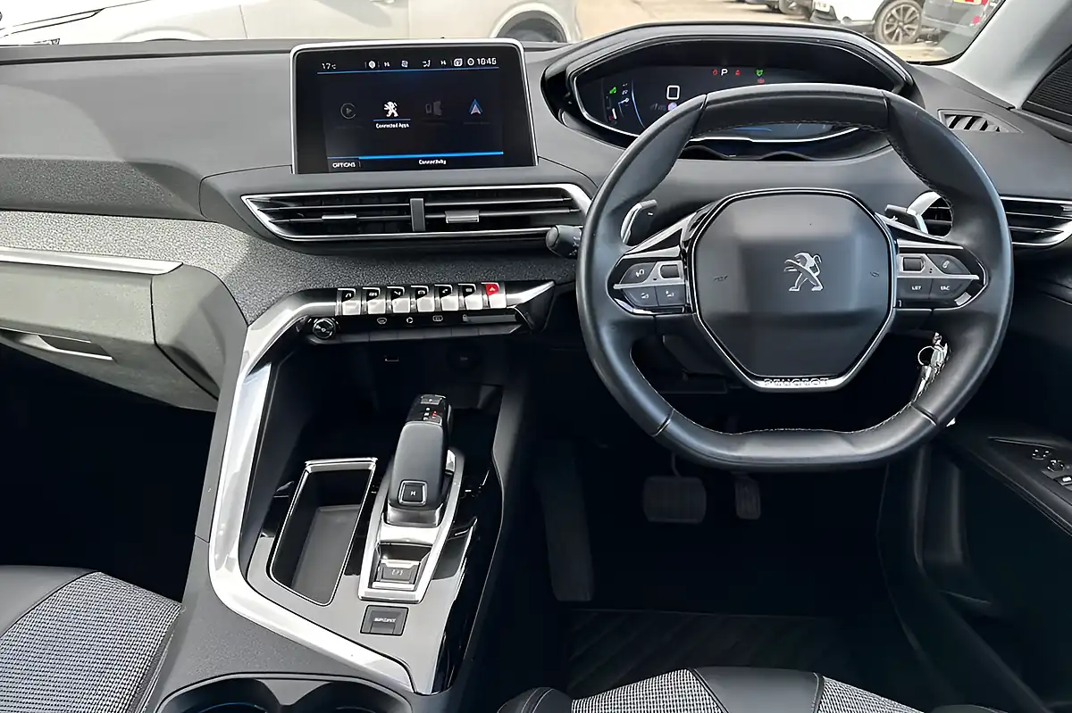 Used 2017 Peugeot 3008 Allure Red - Interior and Exterior details 11