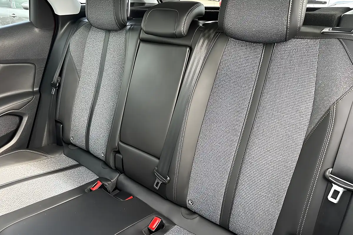 Used 2017 Peugeot 3008 Allure Red - Interior and Exterior details 17