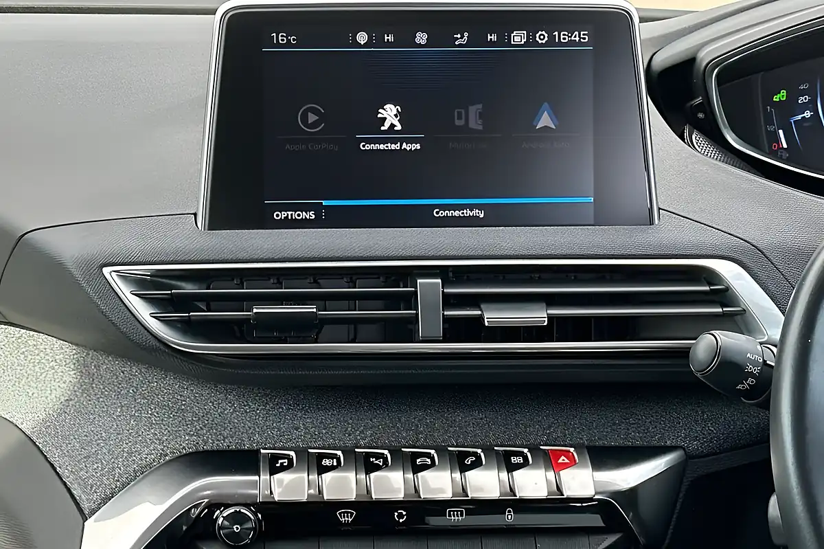 Used 2017 Peugeot 3008 Allure Red - Interior and Exterior details 20