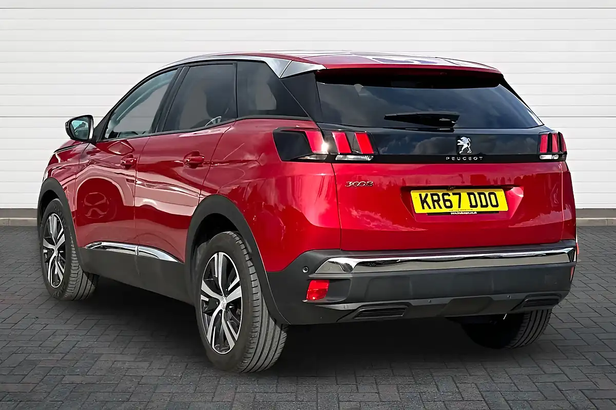 Used 2017 Peugeot 3008 Allure Red - Interior and Exterior details 5