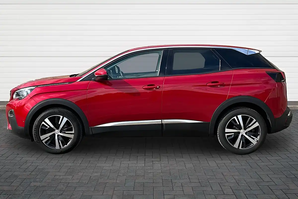 Used 2017 Peugeot 3008 Allure Red - Interior and Exterior details 6