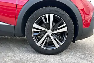 Used 2017 Peugeot 3008 Allure Red - Interior and Exterior details 9