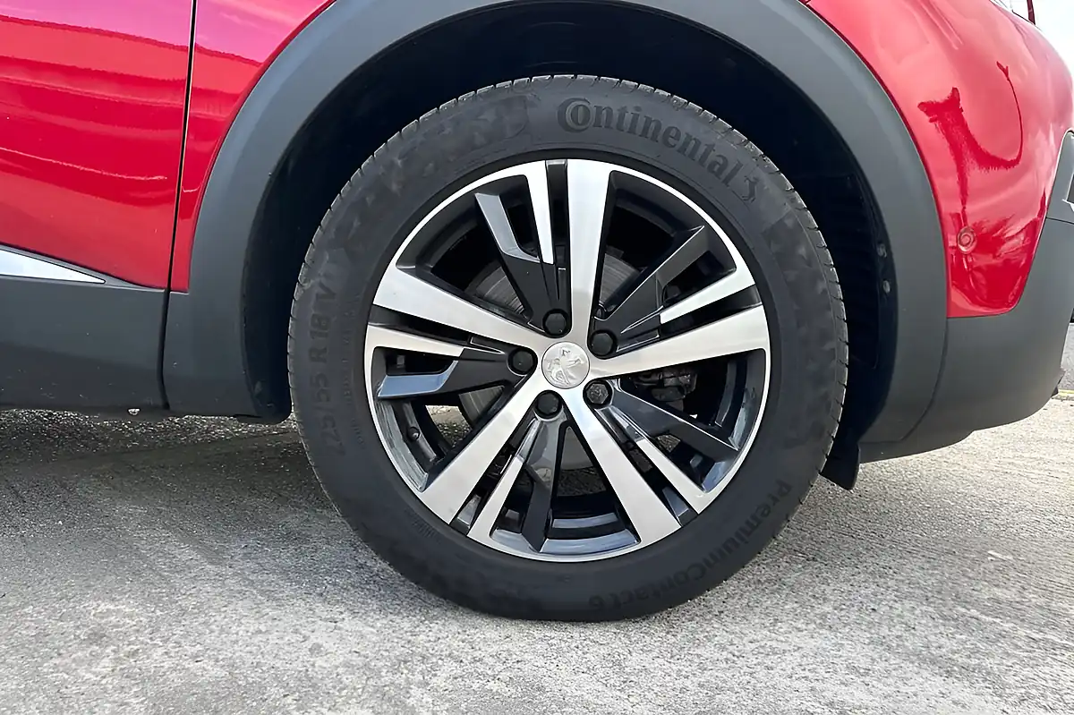 Used 2017 Peugeot 3008 Allure Red - Interior and Exterior details 9