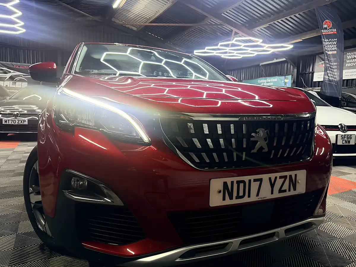 Used 2017 Peugeot 3008 Allure Red - Front View